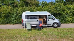 Grote vriend – Sturdy compact camper van equipped with all conveniences