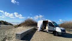 Cochonnette – Stealth & basic camper bus with XL bed