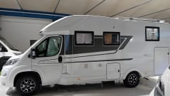 Adria Matrix 650 dl con letti gemelli posteriore che diventa letto unico 