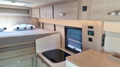 Spazio 4 – AmorA-Camper mit Fahrradgarage und Längsbett 180x200cm