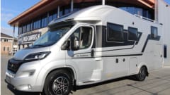 Compleet en zeer luxe uitgeruste 2 persoons (max 3) Adria Matrix Suprème 