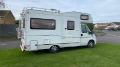 Max  – Cosy comfortable and easy to drive Peugeot MWB 4 birth motorHOME 