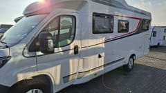 4-pers familie camper, LMC half integraal 2025