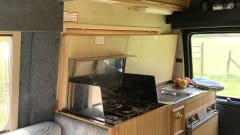 Cyril – Luxury off grid retro camper toilet hot shower 