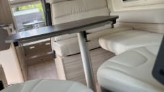 Dreamer Camp 5 – Spacious campervan for 4 to 5 people (sitting & sleeping)  