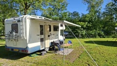 Ruime Ford transit alkoof 6p uit 2006 met stapelbed