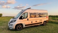 Jackie's hut – Mooie Peugot Camperbus, 150Pk