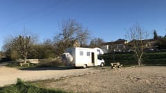 Freedom in the self-sufficient and spacious alcove mobile home