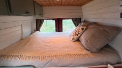 DiDi – Hip self-sufficient 2p VW Bus camper