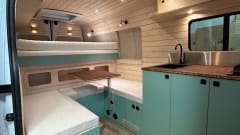 WoodenCabin on Wheels – 3p Renault campervan uit 2025 