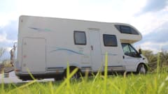 Kaz Camper – Fabulous 6 berth 4 seatbelts with WIFI Chausson alcove (2010)