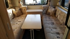 6 Anlegeplatz 6 Sitzgurte Wohnmobil. Kann auf eine normale Auto-Lizenz getrieben werden