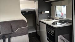 6 berth Ford Rollerteam 675