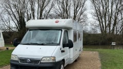 BeeHappy Motorhome Hire 🐝 – Beautiful 4 berth motorhome perfect for a couple or small family. 