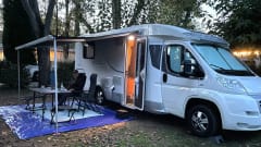 Nirwana – Luxury 2p Hymer from 2015 with fixed Queens bed 