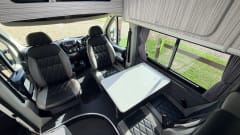 OFIE – Vi presentiamo OFIE, il nostro camper a 4 posti letto, pronto per la vostra avventura. 