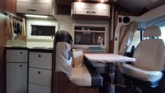 Droom op wielen! -Luxe camper met grote leefruimte!
