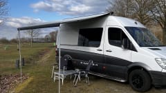 Sturdy camper van with 2-5 seats, compact yet spacious!