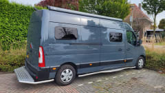 Cool, cozy 3p Renault Master campervan from 2017