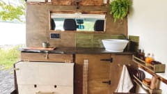 The Wee Pickle – Beautifully converted Peugeot Boxer Campervan