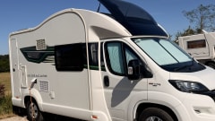 Lusia 🚐 – 4-Berth Bessacarr 424 Automatic Motorhome – 4 berth Fiat semi-integrated from 2018
