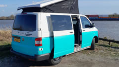 Babs – 2p Volkswagen campervan uit 2013