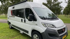 Luxurious and sustainable bus camper (automatic) with light interior and many extras