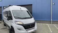 Tourer 5.9 – Carado CV 601 - fixed bed with a length of 5.99 METER!