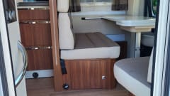 XL 670 SL – Very spacious Adria alcove camper with air conditioning