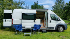 VanScheef – Mega cozy 3p Off-grid self-build camper