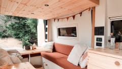 Highlander – Fast, cool and cozy camper bus!