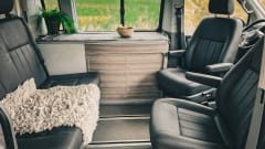 Django – 4p Volkswagen campervan uit 2018