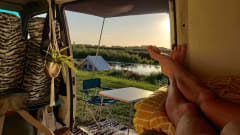 Roze Volkswagen T4 buscamper - 2 personen