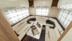 INCONTRA MAGGIE - IL NOSTRO ROLLER TEAM 2022 747 6 POSTI LETTO, 6 CINGHIE FURGONE FAMIGLIA