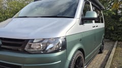 Valerie – Craig's Camper - VW Transporter 4 Berth + Awning