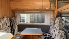 6-sitziger Mercedes-Benz Alcove aus dem Jahr 2002