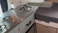 De blauwe bus – Ford Transit Wohnmobil aus dem Jahr 2005