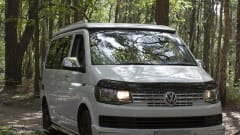 Loretta – Loretta VW T6 Campervan, Pop top roof 4 berth (5 seater).