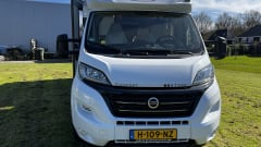 13 LMC T742 – LMC T742 semi-integrated camper 2020