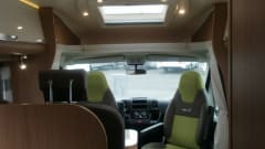 Sunliner – Semi-integrated with queen bed / 3.5 to / AHK 2000 kg