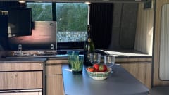 Teddy – Volkswagen 2011 Transporter T5 Camper Van