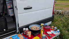 McHaggis – Stealth camper met 5 zitplaatsen en SUP's voor het verkennen van Schotland