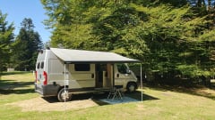 Betsie – Camping-car Euro6 avec un joli lit
