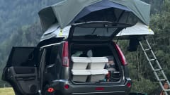 Adventurous 4x4 with roof tent (2P)