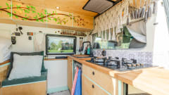 Stef – Cozy Off-grid Mercedes Campervan