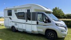De luxe kampeerders  – 2-person Adria Coral 600SL Plus from 2020