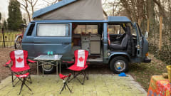 Kamper Barry – 4-person Volkswagen campervan from 1984