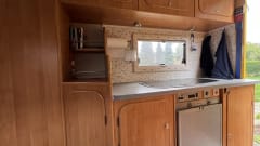 Super-camper – 2-person Mercedes-Benz bus from 2001