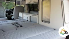 ‘Happy Days’ – Practically Brand New Stylish Volkswagen T6 SWB