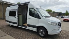 Madrid – Sprinter XXL a wonderful compact camper with lots of space!